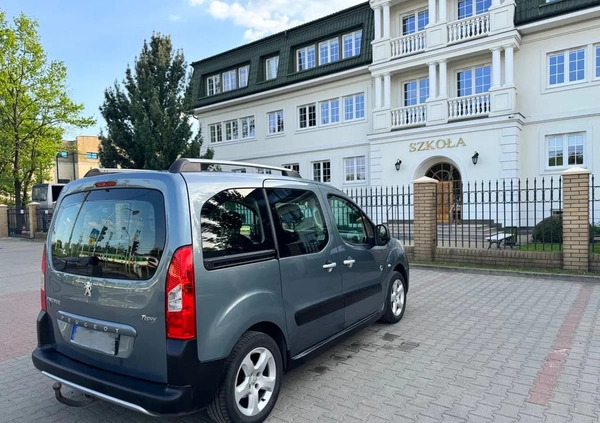 Peugeot Partner cena 26500 przebieg: 232000, rok produkcji 2011 z Warszawa małe 172